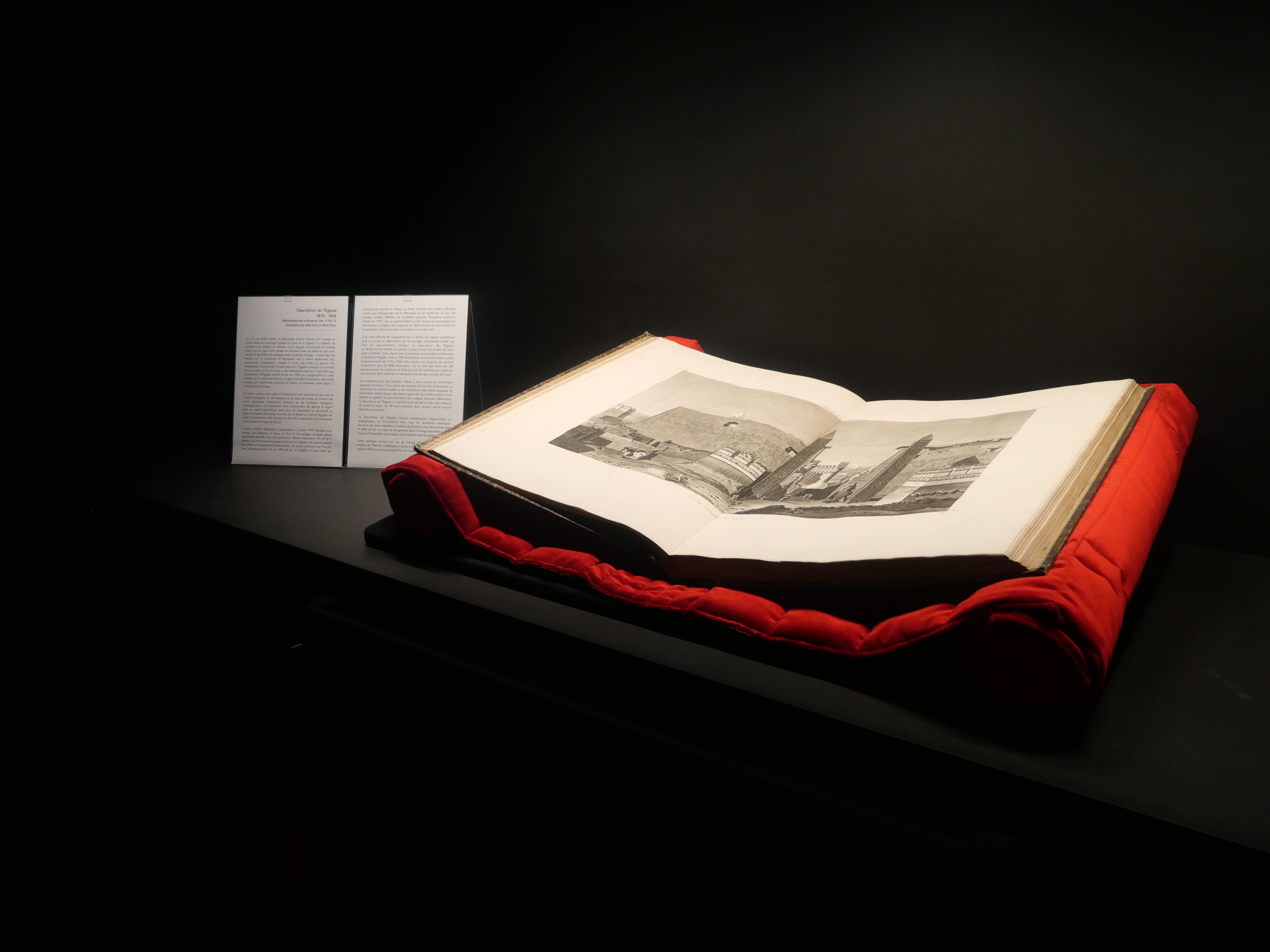 06 Description de lÉgypte dans la vitrine